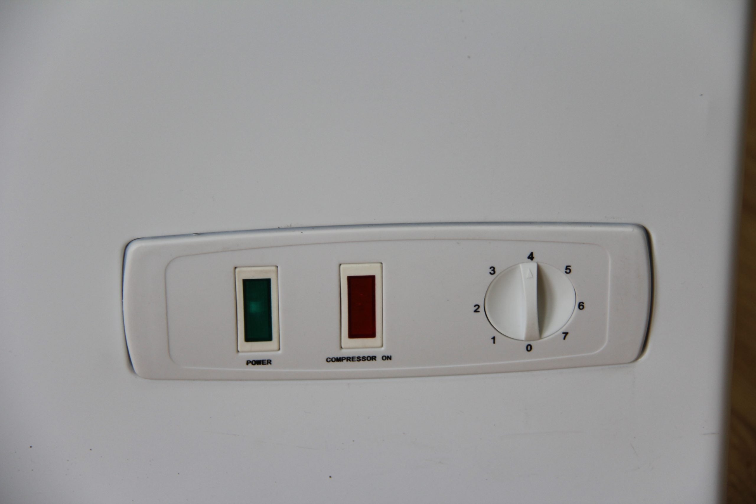 Atosa - MWF9016GR - Solid Top Chest Freezer (16 cu ft)